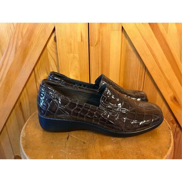 Clarks Collection Slip On Flats Loafers Womens 8 Gray/Brown Embossed Print Comfo - Picture 3 of 8